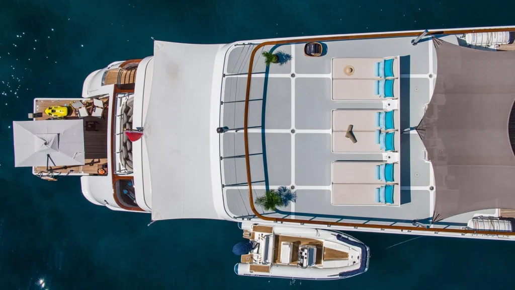 victory yacht charter aft sundeck