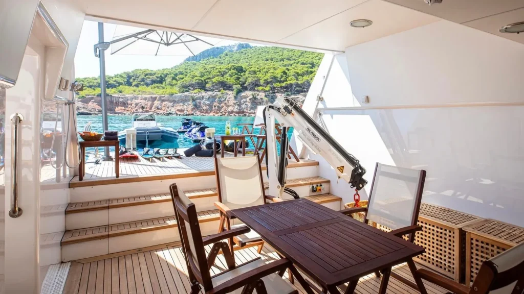 victory yacht charter beach club