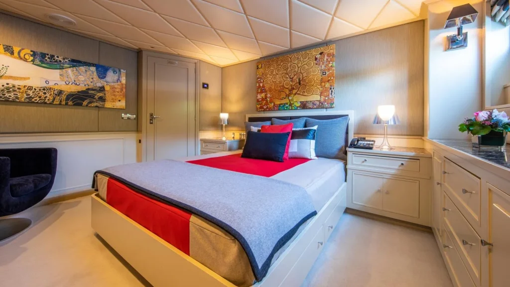 victory yacht charter double cabin port side