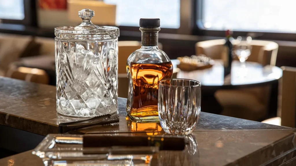 victory yacht charter drink at the bar