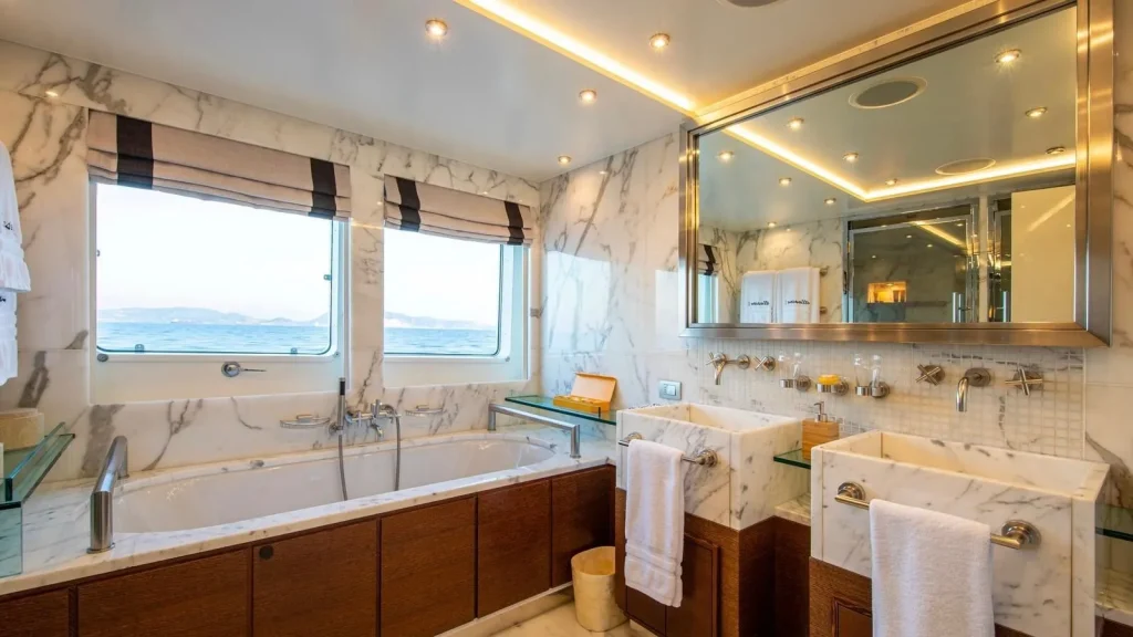 victory yacht charter master en suite