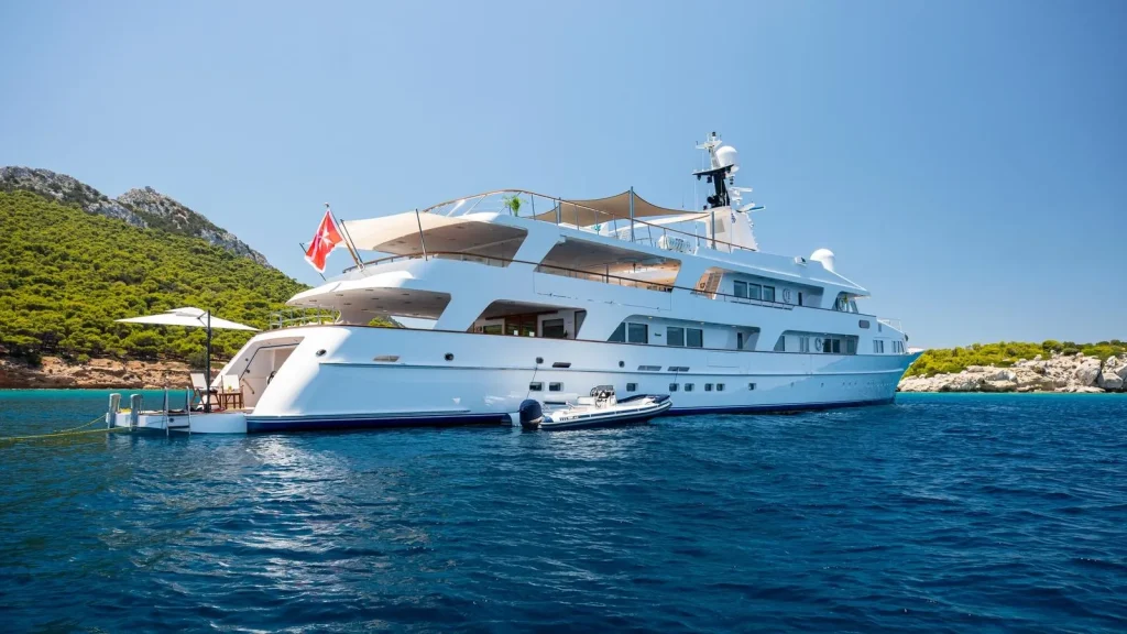 victory yacht charter starboard side aft