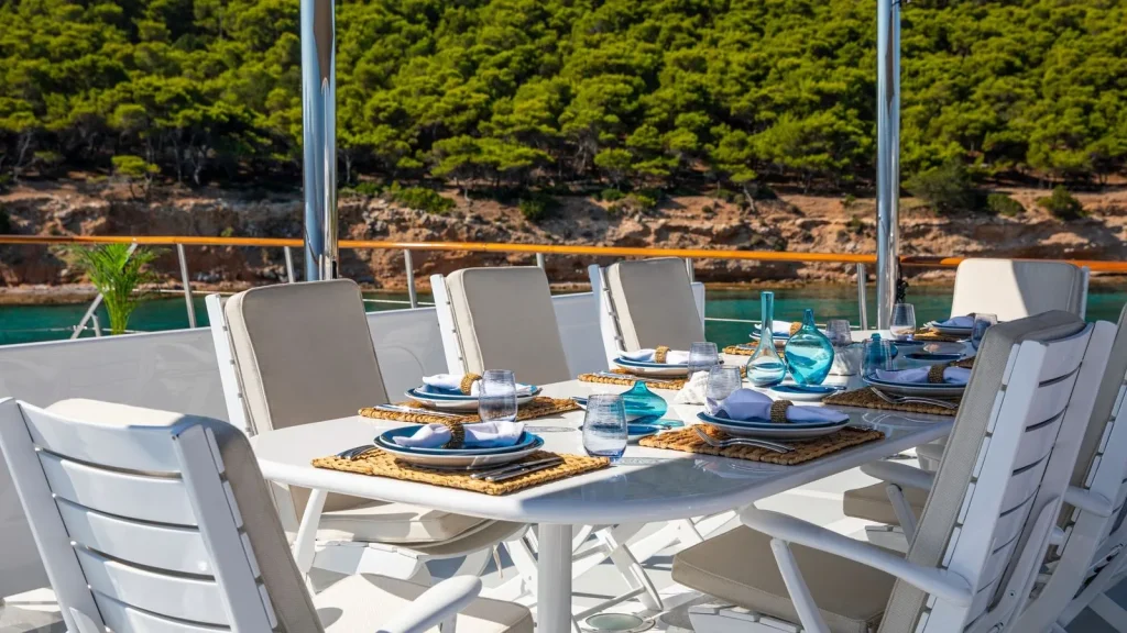 victory yacht charter sundeck al fresco dining