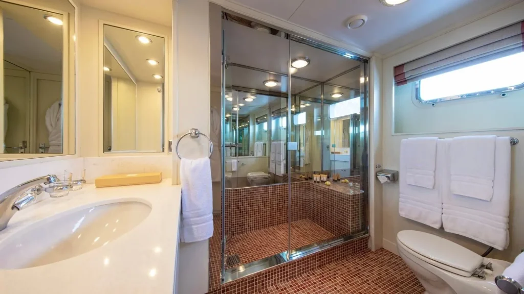 victory yacht charter twin cabin en suite