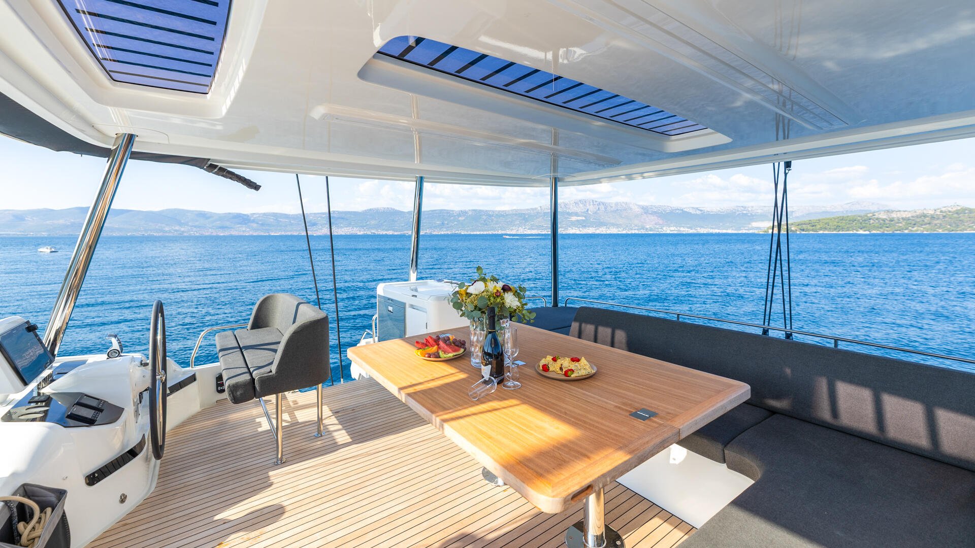 ARTISAN Yacht Charter Flybridge with Helm and Lounge ARTISAN Yacht Charter Flybridge with Helm and Lounge